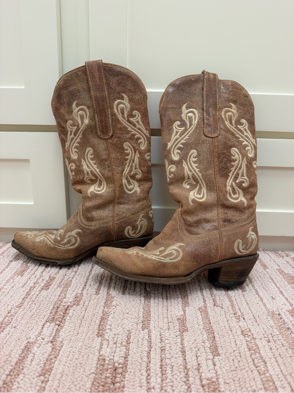 Brown Embroidered Western Lace-Up Boots